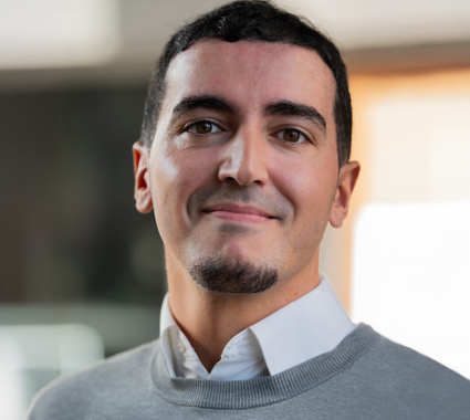 Foto van docent-onderzoeker lectoraat Kracht van sport en bewegen Anass Arrogi